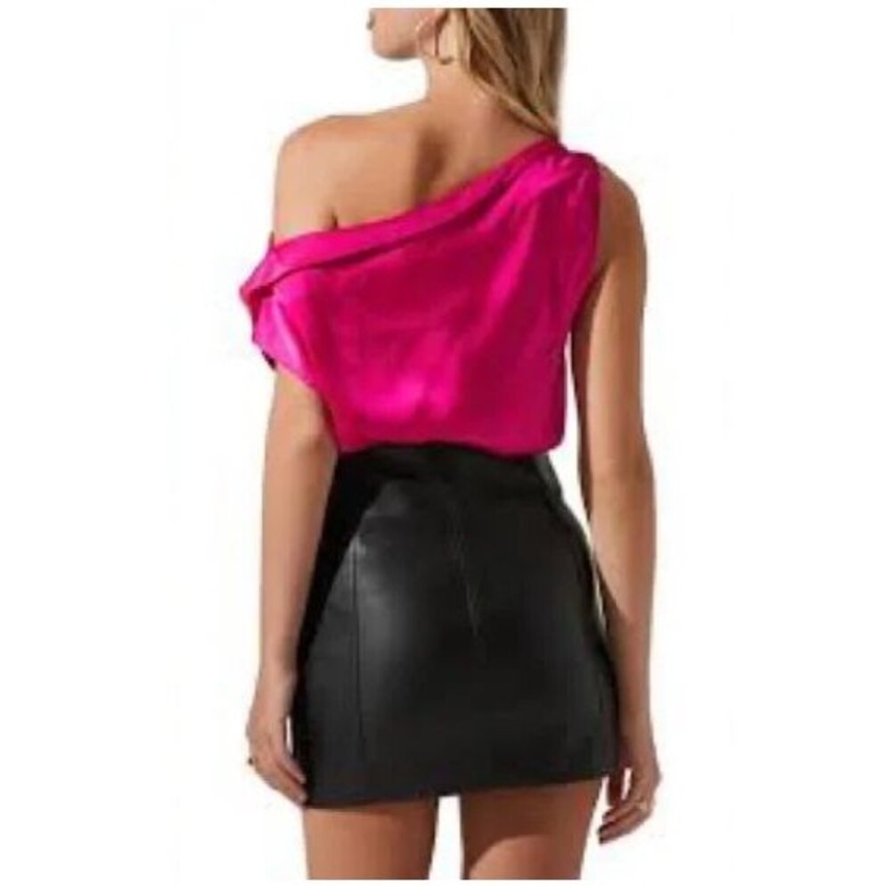 Astr The Label Ceres Satin Fuchsia Off The Should… - image 2